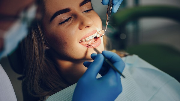 الأردن: 21 شخصاً يمارسون طب الأسنان بلا شهادة